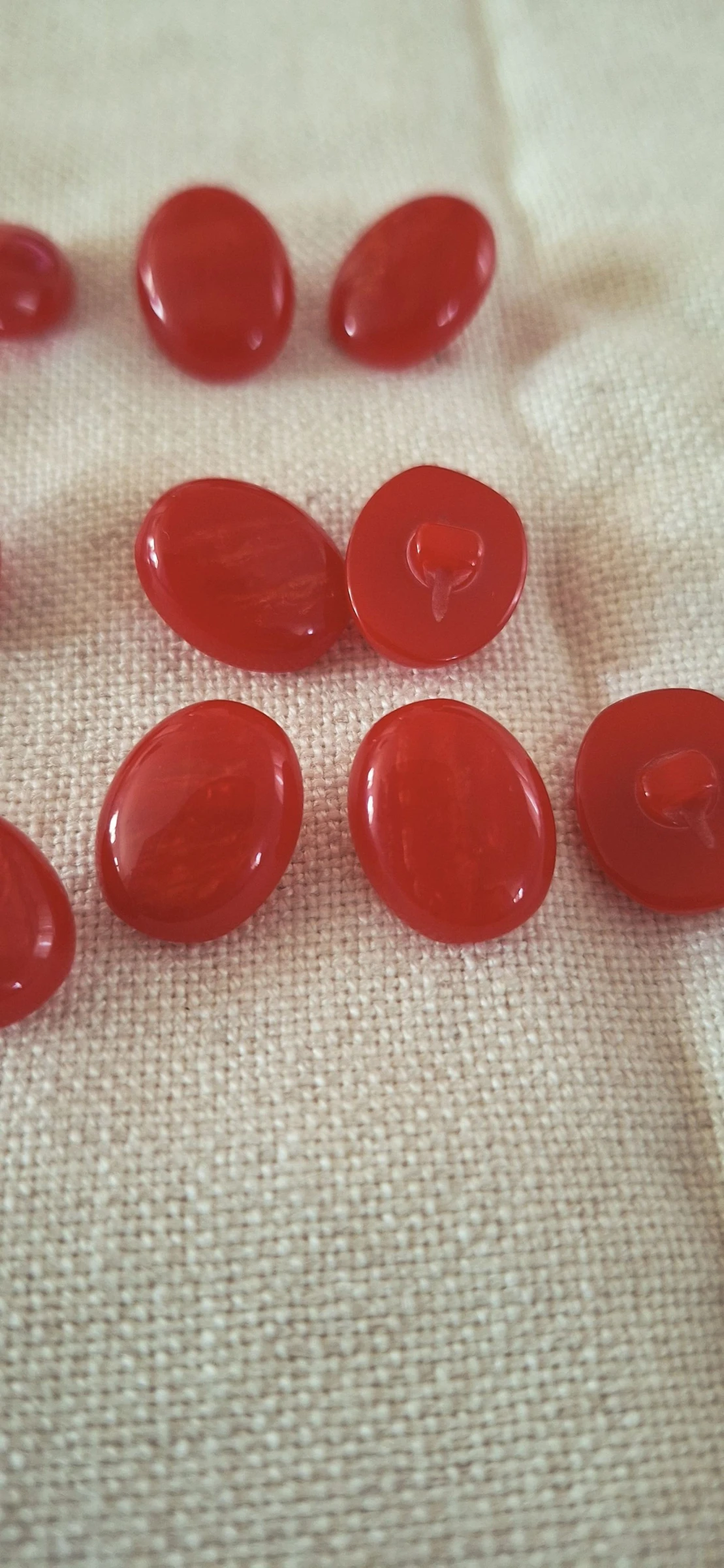 10 botões de 18 mm para costura em resina vermelha – photo 3
